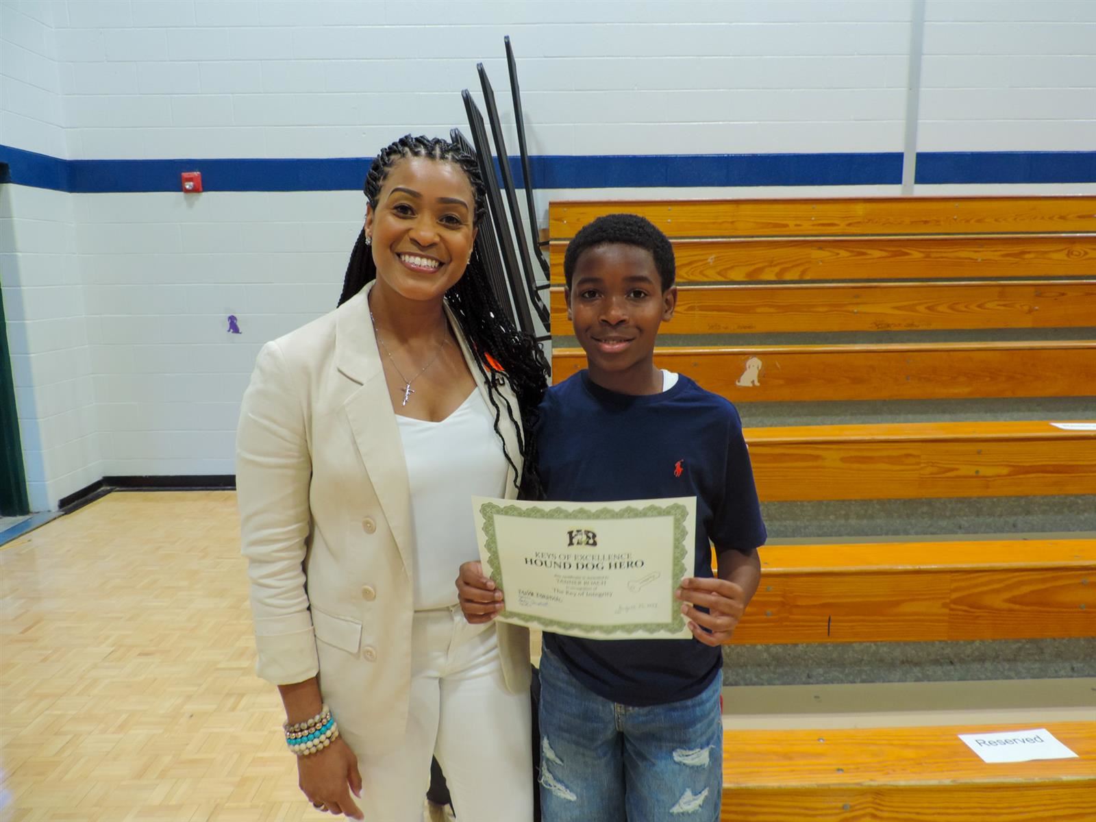 mom and boy with award